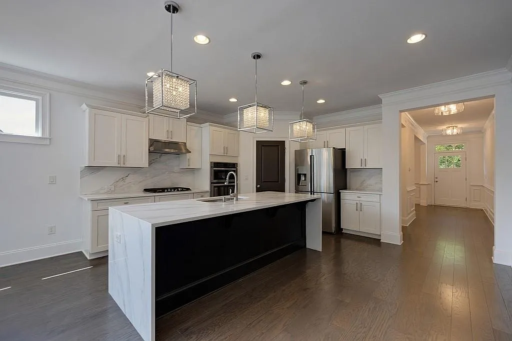 4 bed, 4.5 bath, 4140 sqft, $5,500 — Photo 4