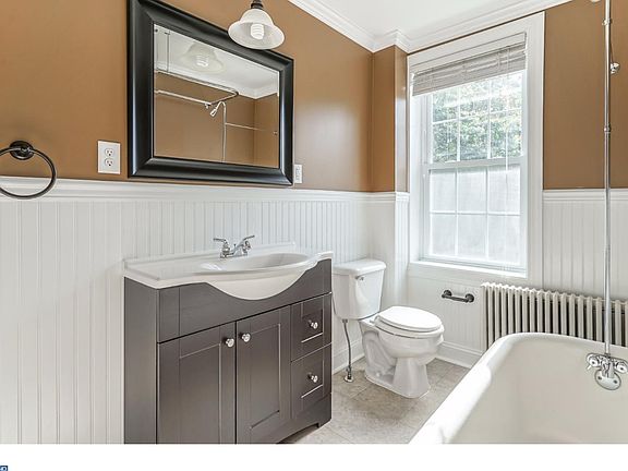 4th image of 2221 Frankford Ave #2