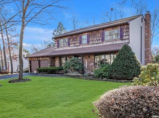 5 Peppermill Ct, Commack, NY 11725