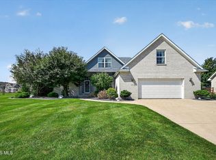 1609 Grand Bay Dr, Oregon, OH 43616