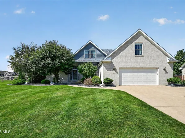 1609 Grand Bay Dr, Oregon, OH 43616