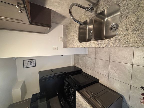 4th image of 2007 S 25th Ave