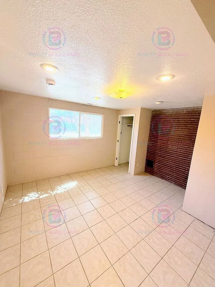 6 bed, 3.0 bath, 1572 sqft, $3,499 — Photo 2