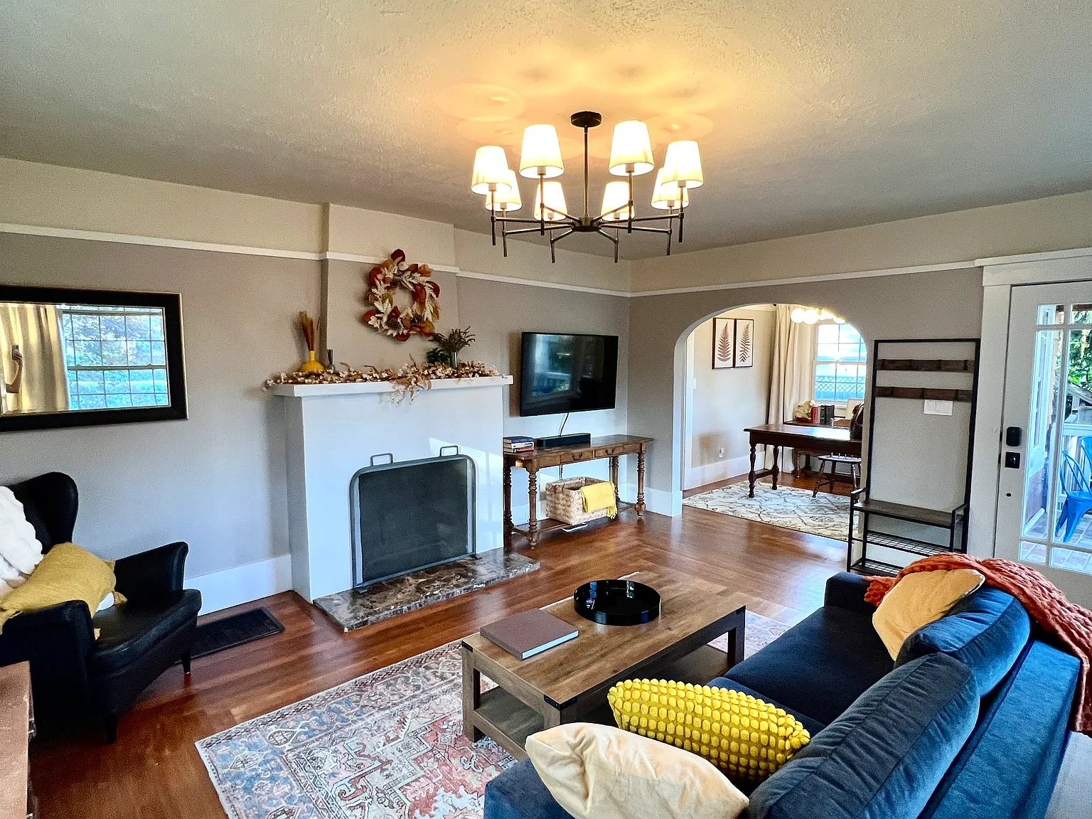 2100 W Lincoln Ave — Photo 3