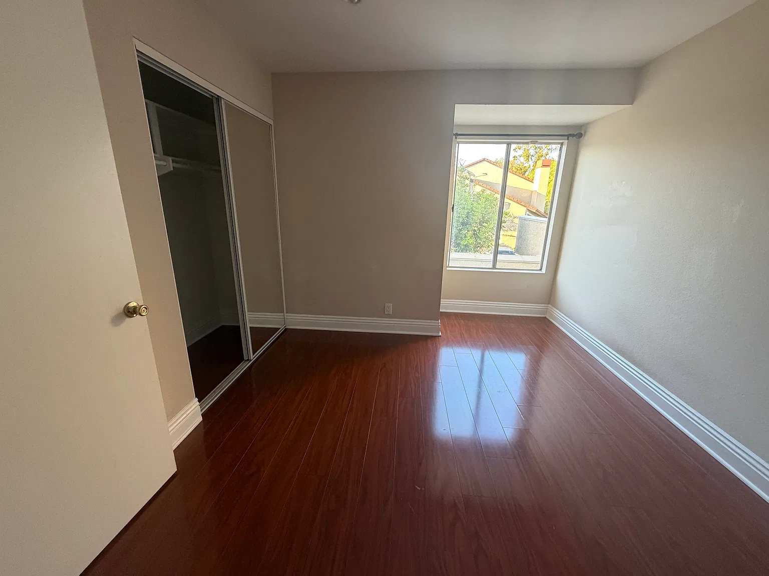 2 bed, 1.5 bath, 1191 sqft, $3,250 — Photo 2