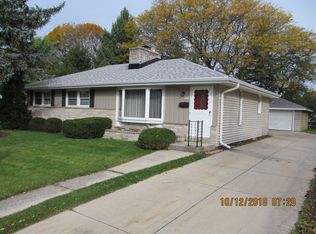 5215 Millshire Rd, Greendale, WI 53129