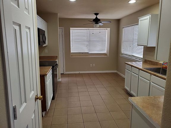 Kitchen / Breakfast area