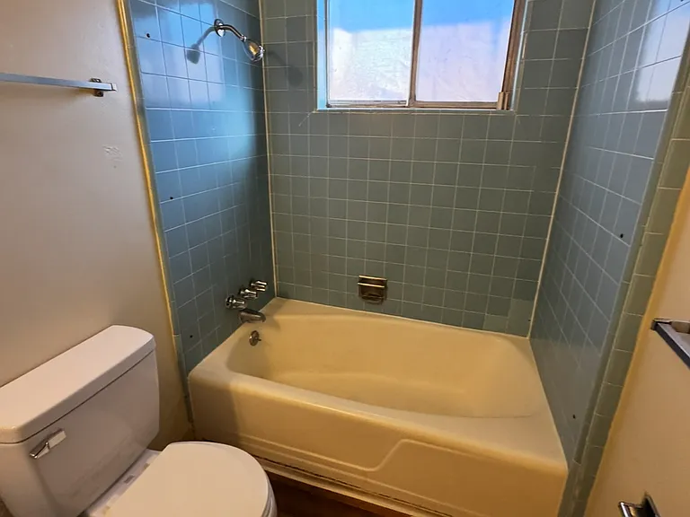 1560 Telegraph Ave — Photo 11
