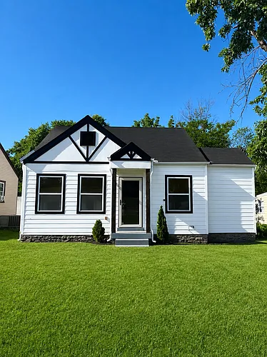 518 E Trinity Ln Photo 1
