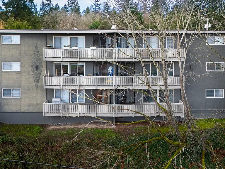 89th Building — Photo 21