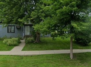 1514 12th St N, Fargo, ND 58102