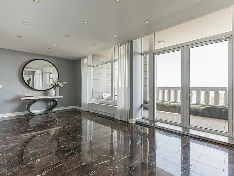 240 Riverside Blvd #1 — Photo 10