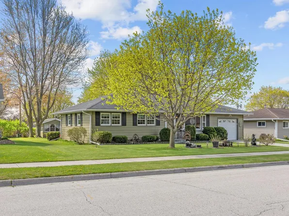 2211 Pleasant AVENUE, New Holstein, WI 53061