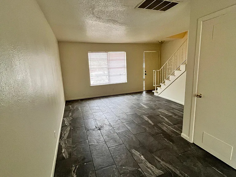 6341 S Newport Ave #2 — Photo 6