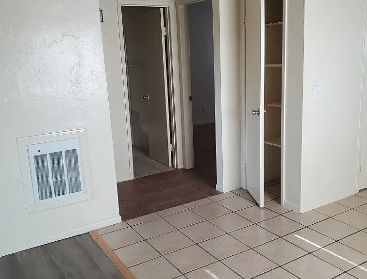 2224 Primrose Ave #10 — Photo 5