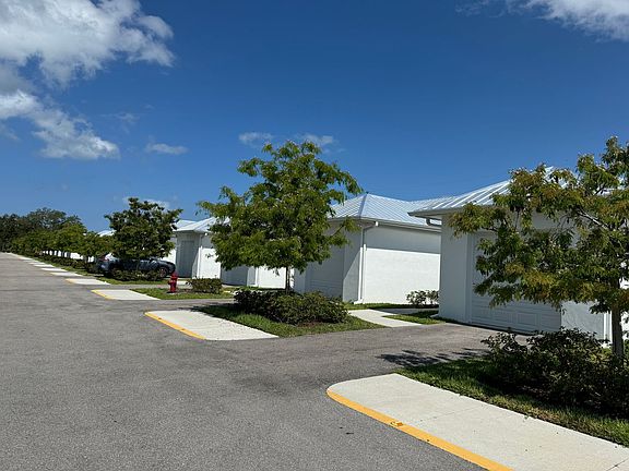 3rd image of 3030 Thomasson Dr Unit 204