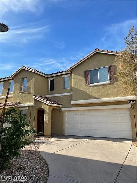3 bed, 2.5 bath, 1417 sqft, $1,925 — Photo 3