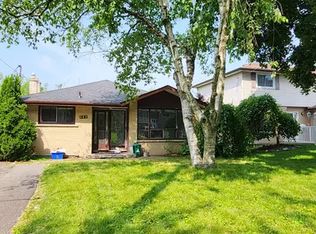 574 Pinewood St #1, Oshawa, ON L1G 2S4