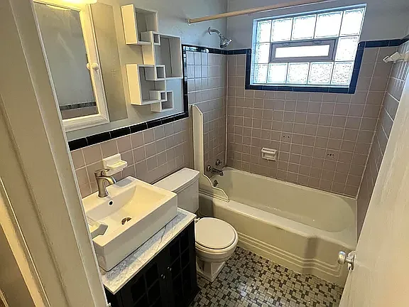 2212 Gerald Ct — Photo 4