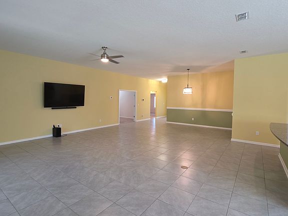 2nd image of 70 Oakleaf Way