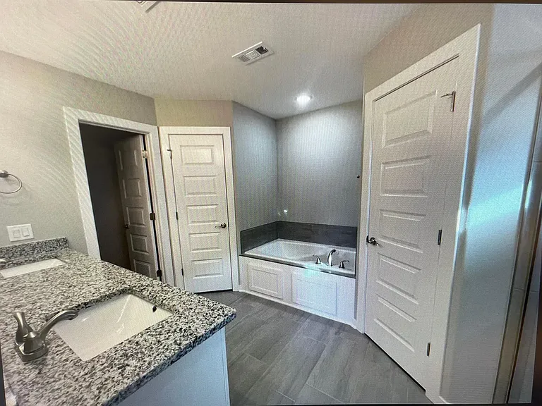 1563 N Pershing St — Photo 7