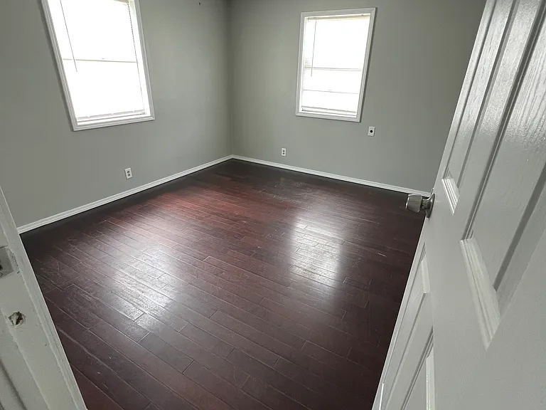 4046 Myra St — Photo 3