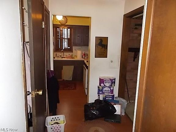 4th image of 8120 Twin Oaks Dr