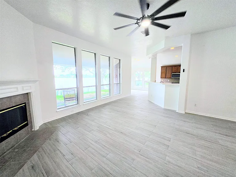 4018 Crystal Lake Cir N — Photo 12