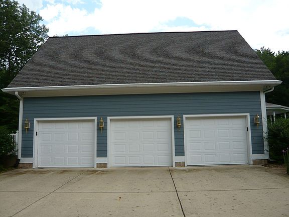 Attached 3 Car Garage