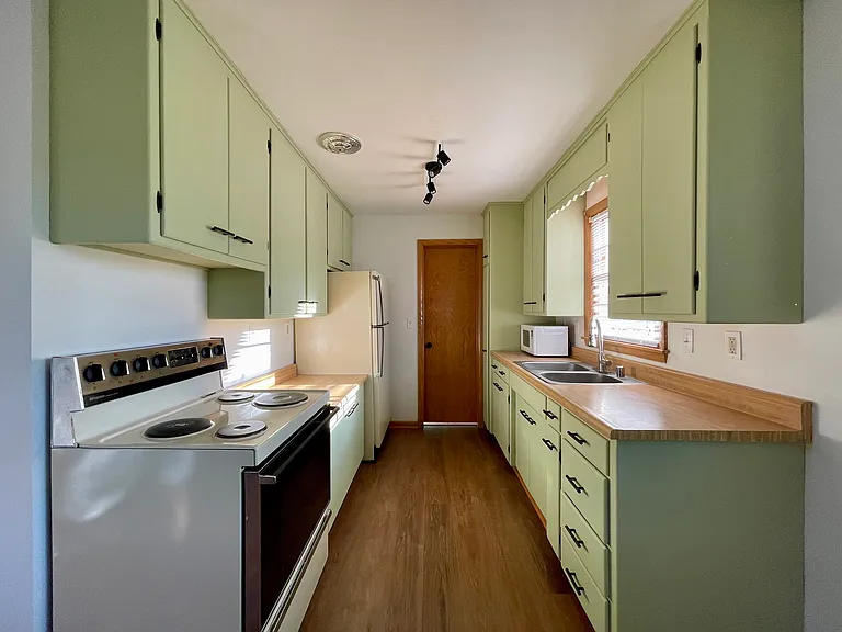 302 N Meadow Ln — Photo 14