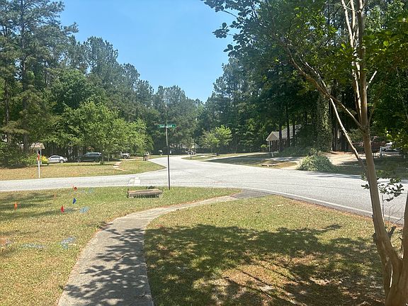 5th image of 495 Shadowbrook Cir