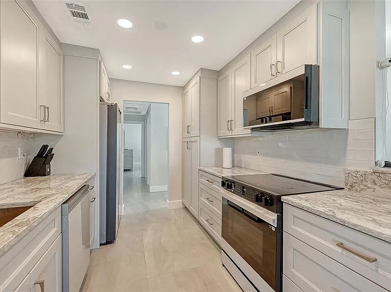 131 Whispering Sands Cir #V-33 — Photo 17