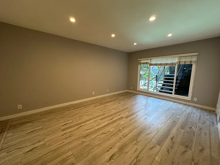 7555 De Longpre Ave #9 — Photo 22