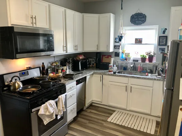 1830 W 17th St APT 2F, Chicago, IL 60608