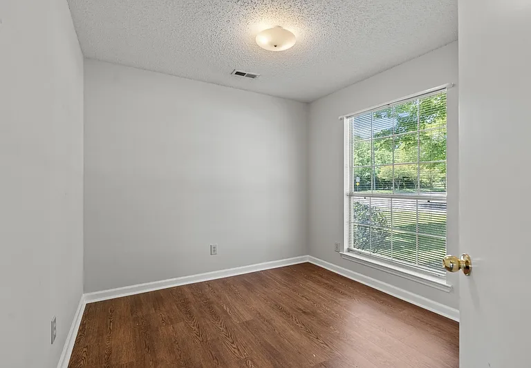 100 River Oaks Dr — Photo 17