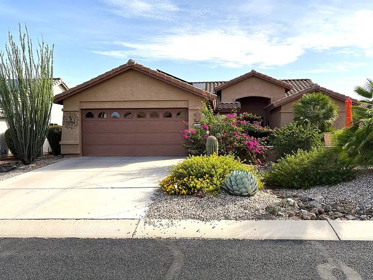 2051 E Desert Fox Dr — Photo 1