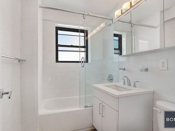 5th image of 400 E 89th St APT 15F