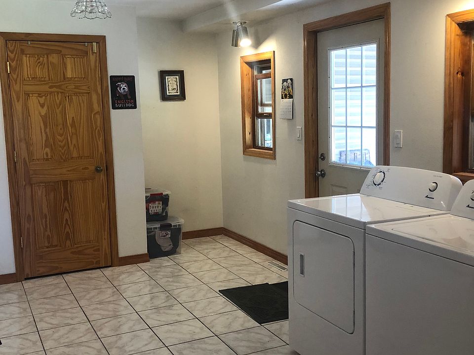 Entryway/ laundry area