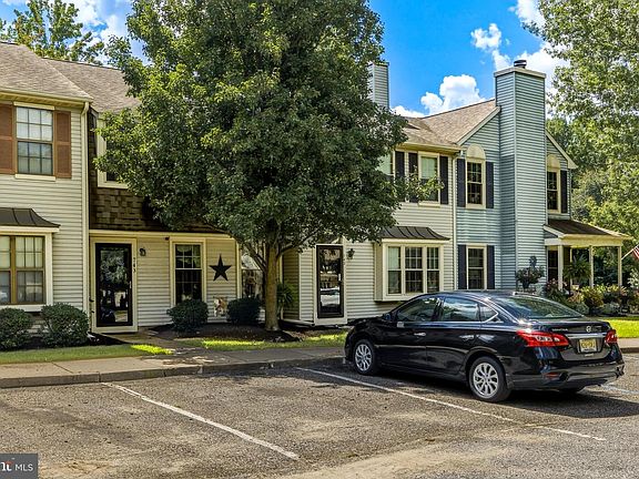 2nd image of 743 Garrison Ct