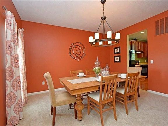 2nd image of 1233 Beechwood Pl