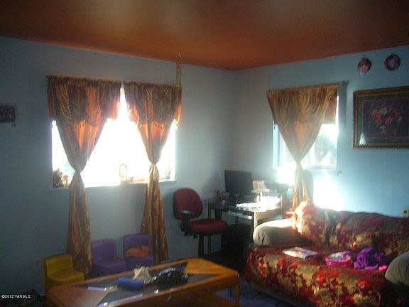3rd image of 203 E Naches Ave