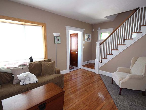 3rd image of 275 Woolley Ave
