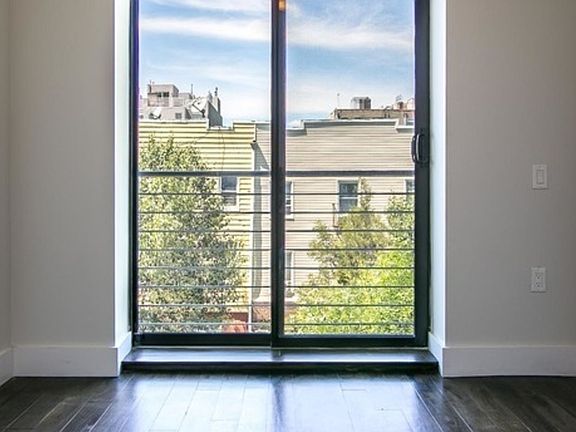 4th image of 146 Meserole St #3R