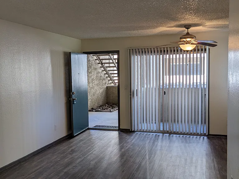 The Pacifica - 1 & 2 bedrooms units - washer/dryer in units — Photo 15