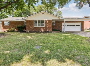1300 Veyda St, Pryor, OK 74361