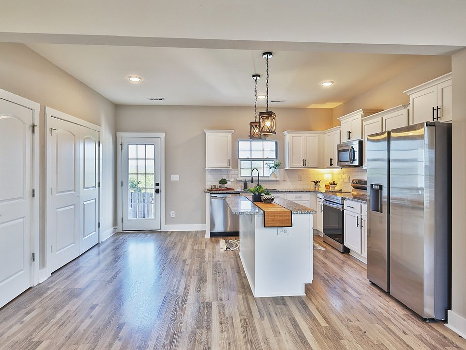 1st image of 140 Dry Creek Commons Dr