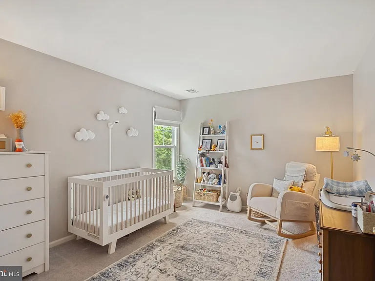2207 Frank St — Photo 36