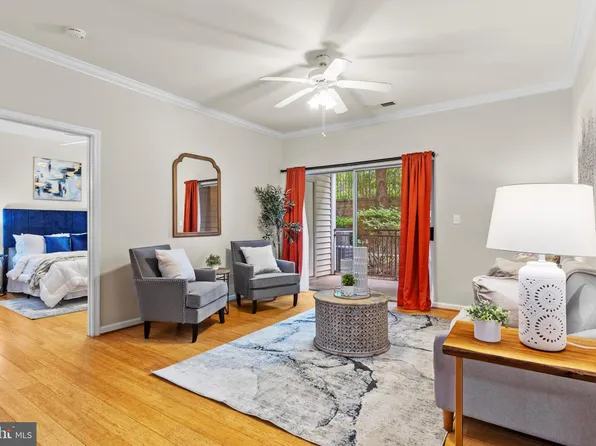 12140 Garden Grove Cir Unit 102, Fairfax, VA 22030