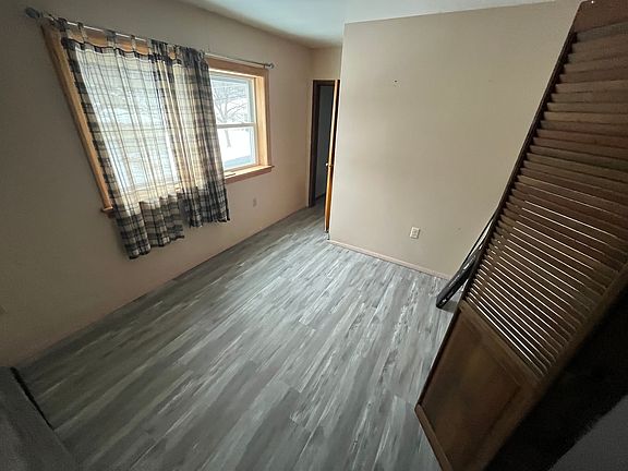 Second bedroom.