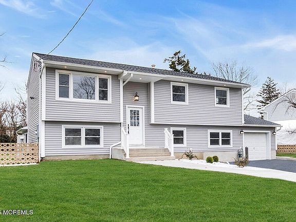 2nd image of 107 Oak Hill Drive